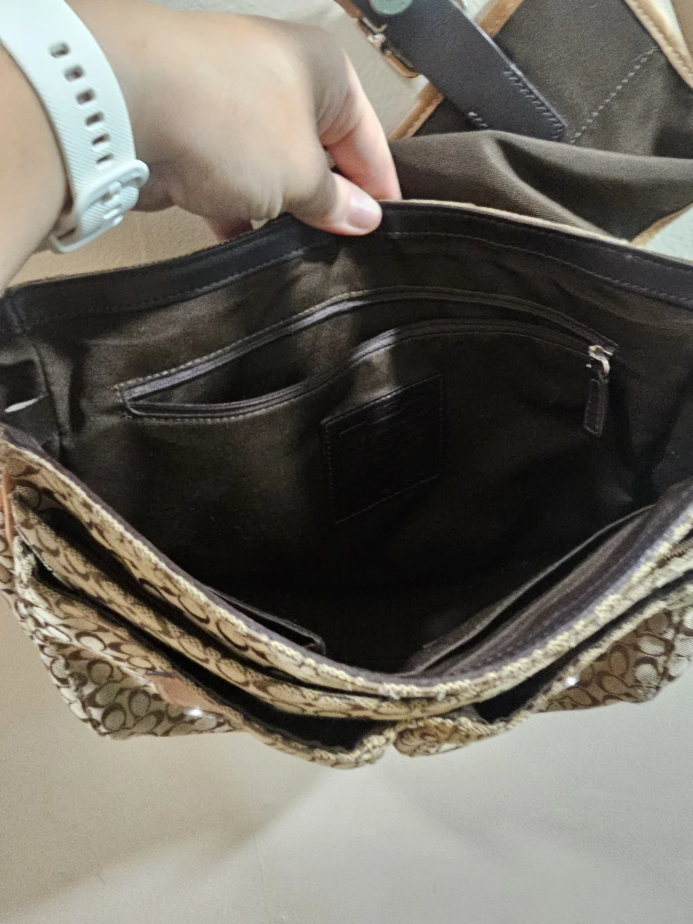 Coach Signature Canvas Messenger Bag in Khaki/Chalk